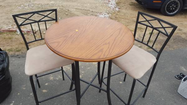 bistro set table and 2 chairs