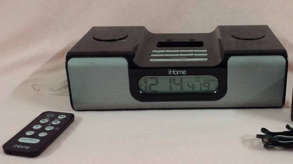 BLACK iHome iH5 ALARMCLOCKRADIO wiPodiPhone DOCK wREMOTE