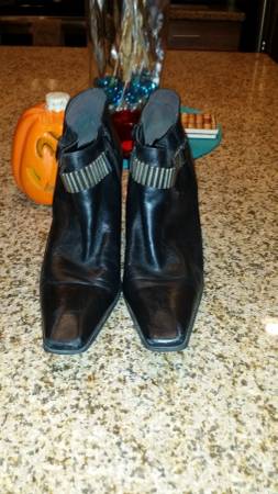 Black Leather NINE WEST Ladies Bootie Boots 8M