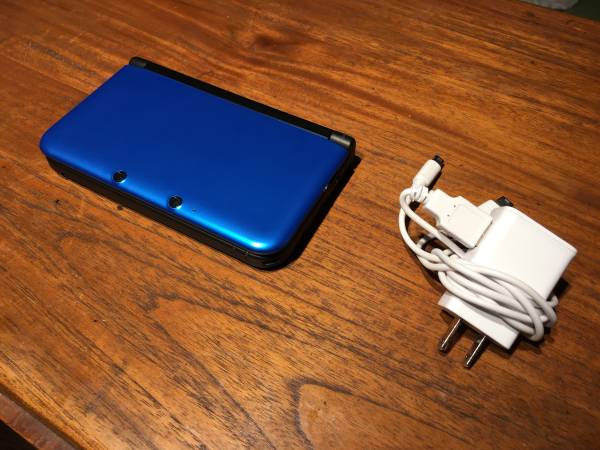 Blue Nintendo 3DS XL Perfect condition with charger