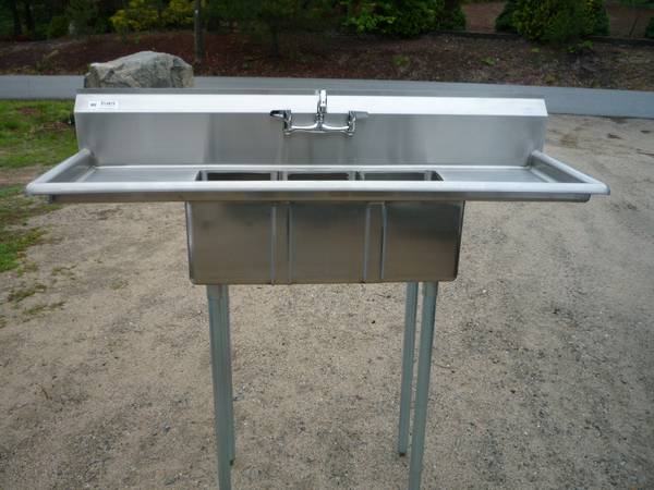 BRAND NEW 60 INCH  3 BAY SINK W SOLID BRASS FAUCET