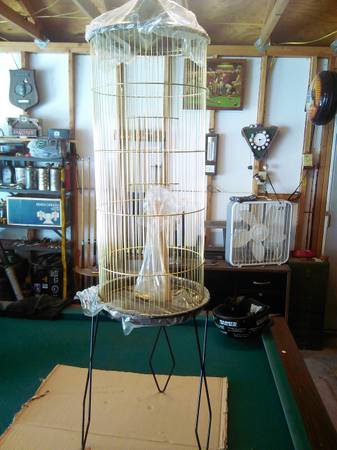 brand new bird cage still in box. and few other pet things. (kansas city mo)