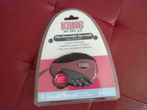 BRAND NEW xsmallsmall retractable leash 10 (Altamonte Springs)