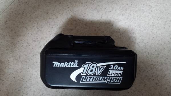 BRAND NEWMAKITA 18 VOLT LITHIUM ION BATTERIES. UNUSED