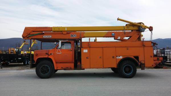 BUCKET TRUCK 60 REACH WITH OUT RIGGERS amp WINCH