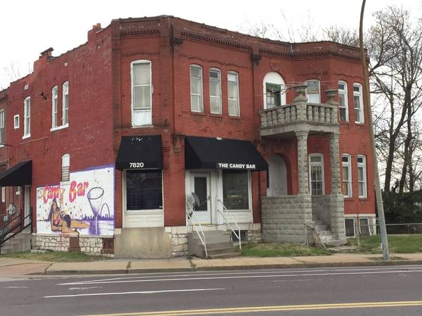 Building,  for sale, Bar with 4 apartments (Stl)