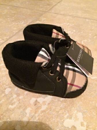 Burberry infant shoes