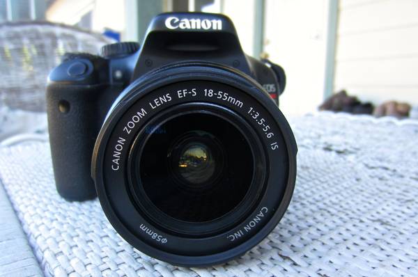Canon EOS Rebel T2i DSLR Camera w 18