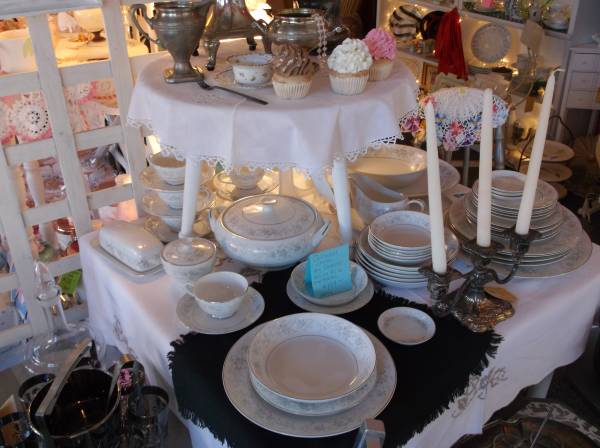 Carrousel Dinnerware  Dishes Set a pretty table