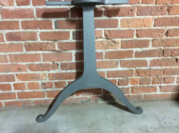 Cast Iron Wishbone Legs