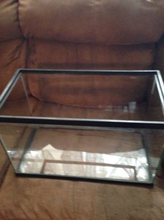 Cat Litter Box10 gallon Tanks (small animals) (West Hartford)