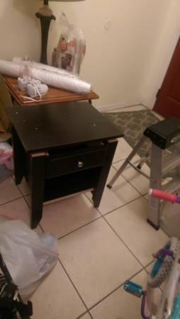 chest 2 night stands OK condition (kissimmee 192)