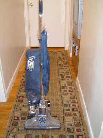 Commercial Quality Royal Upright Vacuum Cleaner Vintage USA 9 amps