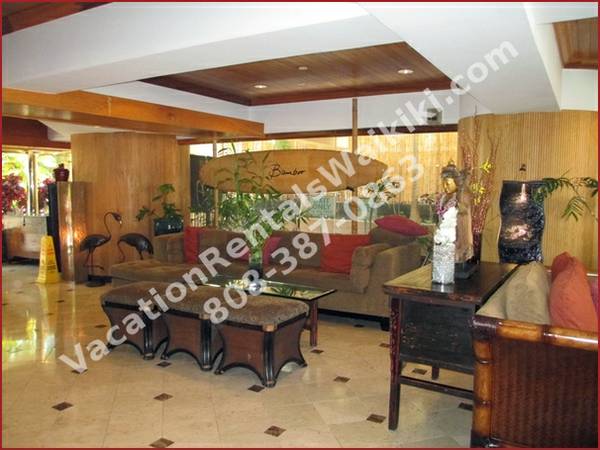 Condo near the beach with Pool, Kitchenette, Hot Tub and WiFi. (Central Waikiki, Hawaii)