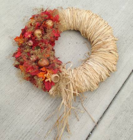 CORN HUSK WREATH WITH APPLES