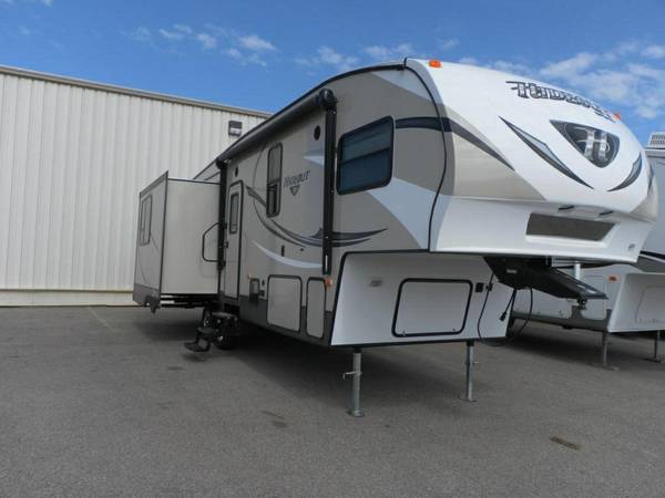 Create long lasting memories with this 2016 Keystone Hideout 299RLDS