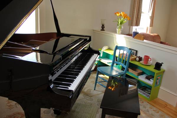 Creative piano lessons for adults and children (Westbrook)