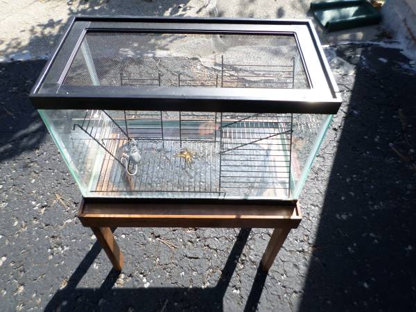 Critter Cage on Wood Stand 25 (Alexandria, Ky)