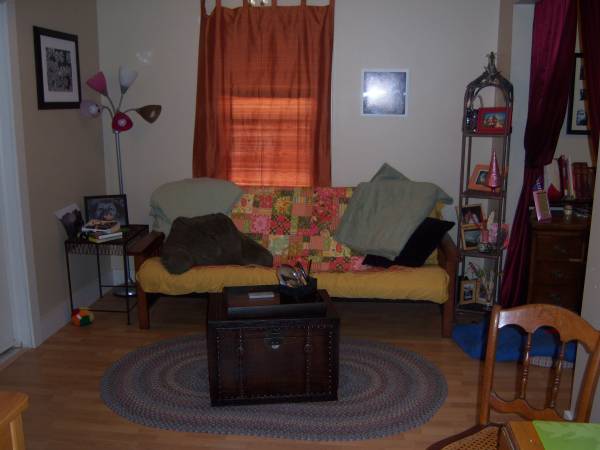 Cute and Cozy for someone looking for some privacy, peace and quiet. (Medina)