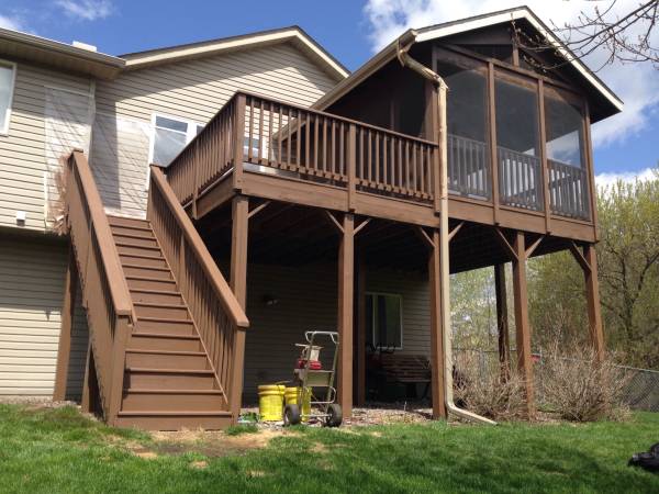 Deck Staining (Twin Cities)