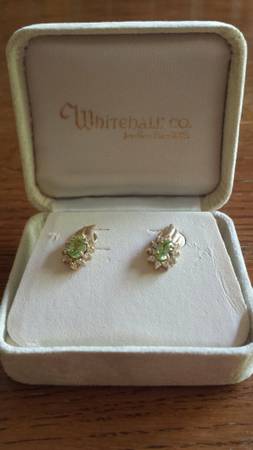 DIAMOND AND PERIDOT GOLD EARRINGS