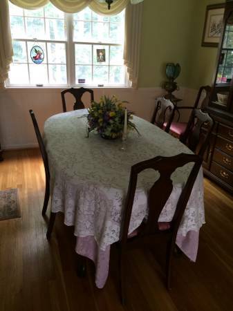 dining room set Queen Anne style