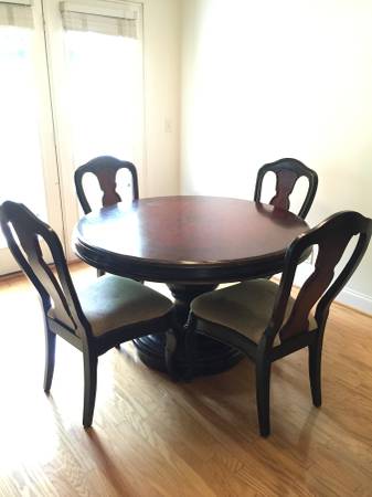 Dining room table