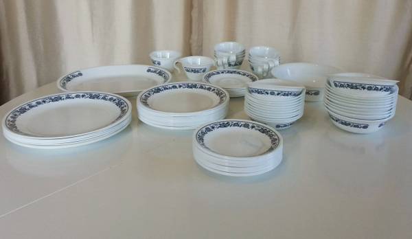 Dishes, 72 Pieces Corelle Blue Onion