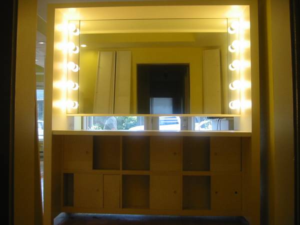 DisplayMakeup Cabinet for Beauty Salon