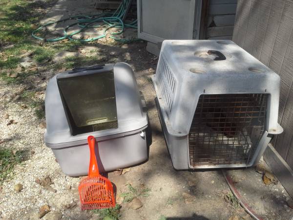 Dog crate size 27 Lx 20 H and cat liter box both for 40.00 good con (norman)