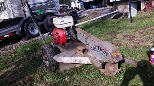 dosko stand behind stump grinder