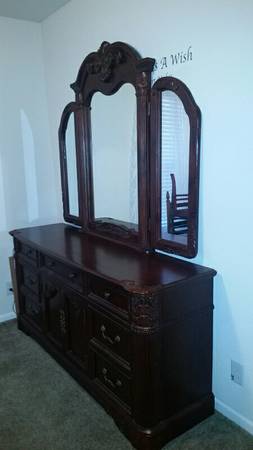 Dresser And Mirrors For Sale