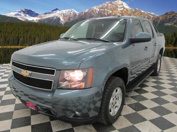 Drive to work in this 2008 Chevrolet Avalanche Crew Cab Pickup, Used