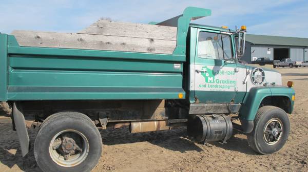 Dump Truck 1980 FORD 8000 COMES WITH PLOW