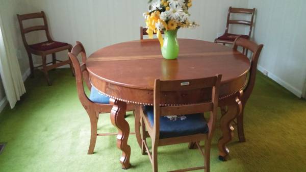 Early 1900s Steamboat table, 6 chairs, 5 leafs, felt table cover