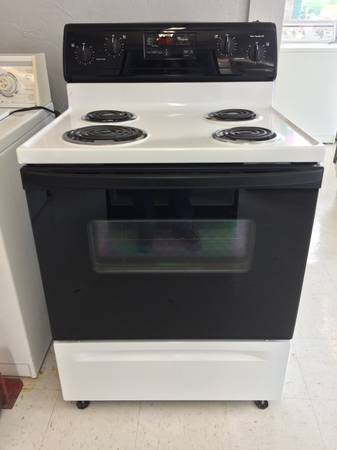 ELECTRIC RANGE PERFECT CONDITION AUTO CLEAN CAN DELIVER