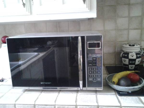 Emerson black glass door microwave  2011 model