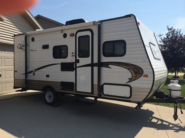 Excellent condition 17ft travel trailer Coachmen Clipper 17bh