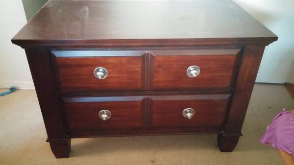 EXCELLENT CONDITION TV STAND AND DRESSER WITH DEEP DRAWERS