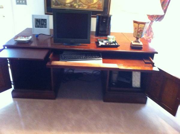 Executive Pedestal Desk