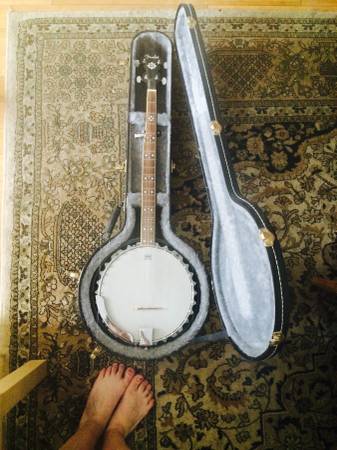 fender banjo and extras, hardly used, amazing condition