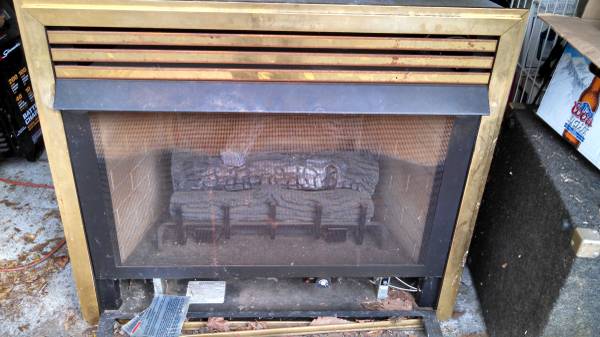 FIRE PLACE INSERT GAS HEATING UNIT Artificial Logs included