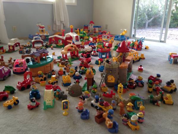 fisher price little people. 100.s of pieces