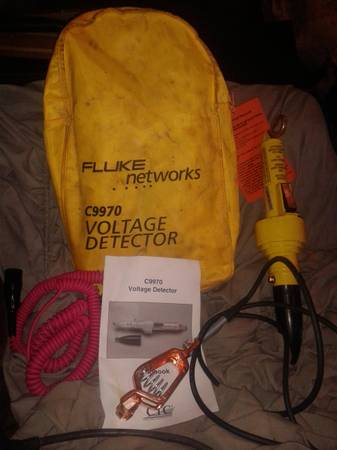 Fluke networks voltage detector