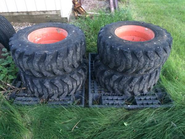 Foam Filled Bobcat Tires (Aberdeen, SD)