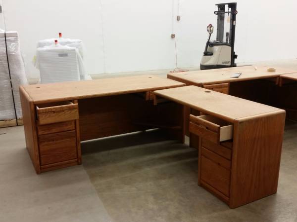 FREE Business Desks (St. Paul)