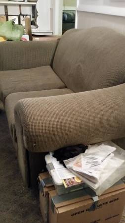 Free Love Seat (Pawtucket)