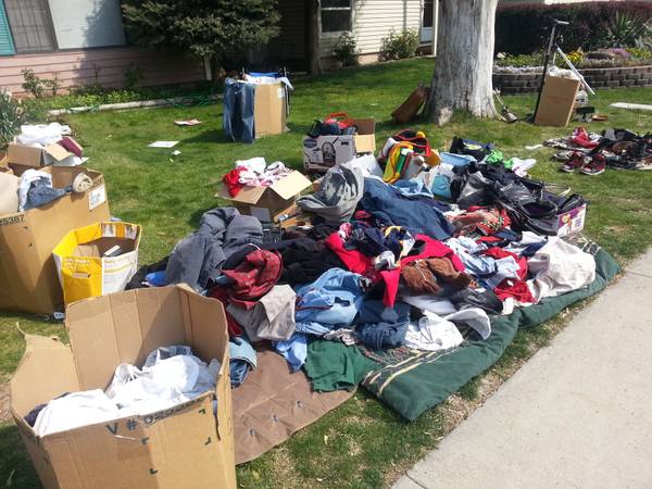 Free Yard sale left overs Take all ONLY WHAT IS ON GRASS THANK YOU. (West boise)