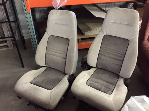 Front seats from FreightLiner Semi Truck