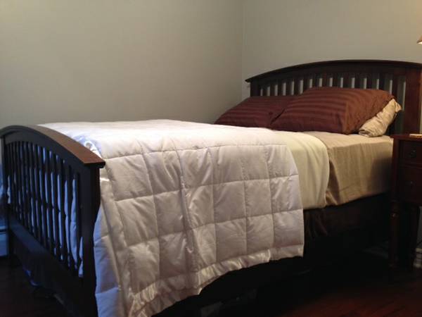 Full Size Bedroom Set wMatching Night Stands and Mattress